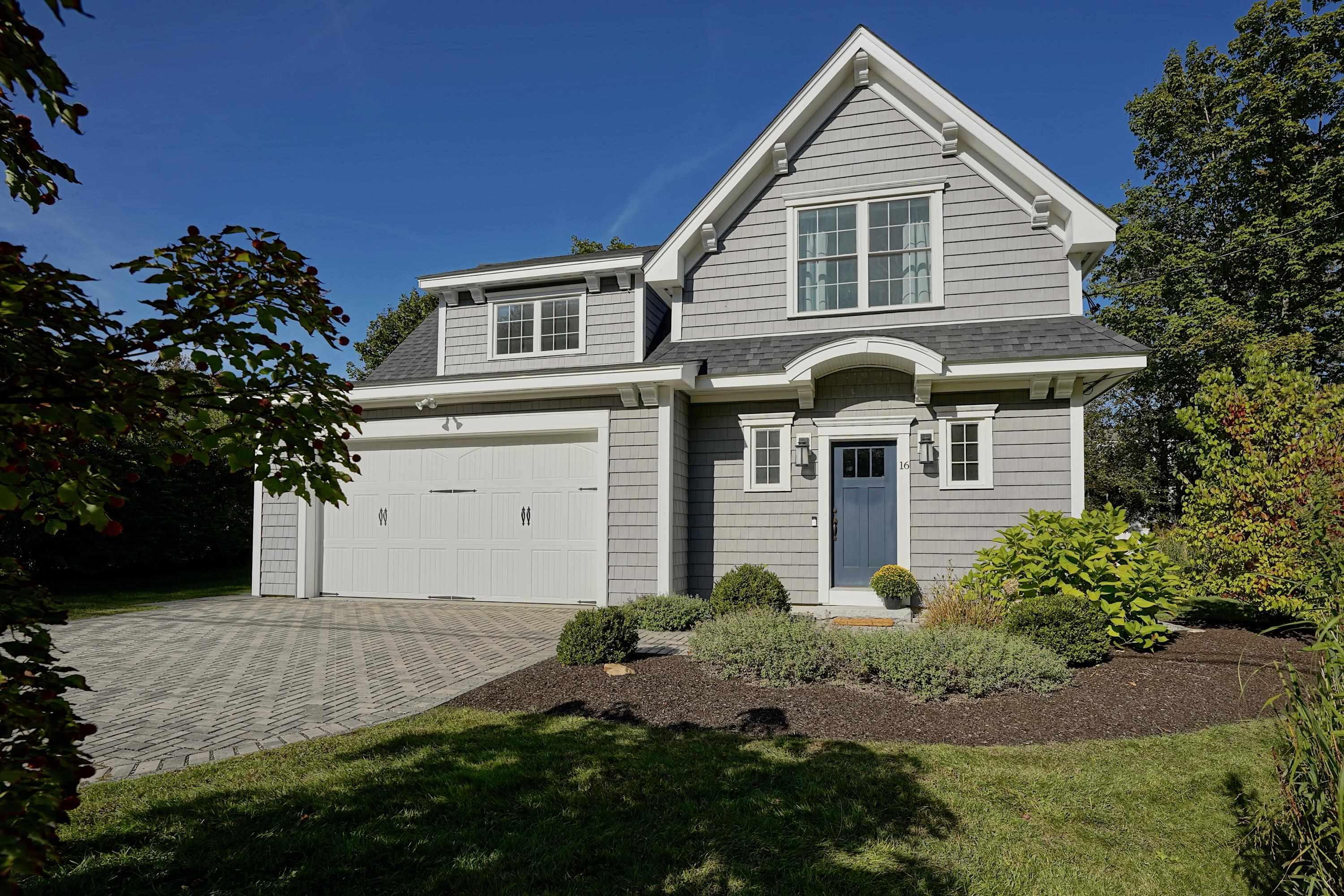 Image 1: Timeless charm—Sunlit interior Image 1: Timeless charm—Sunlit interior