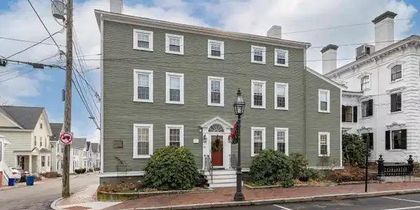98 Court Street