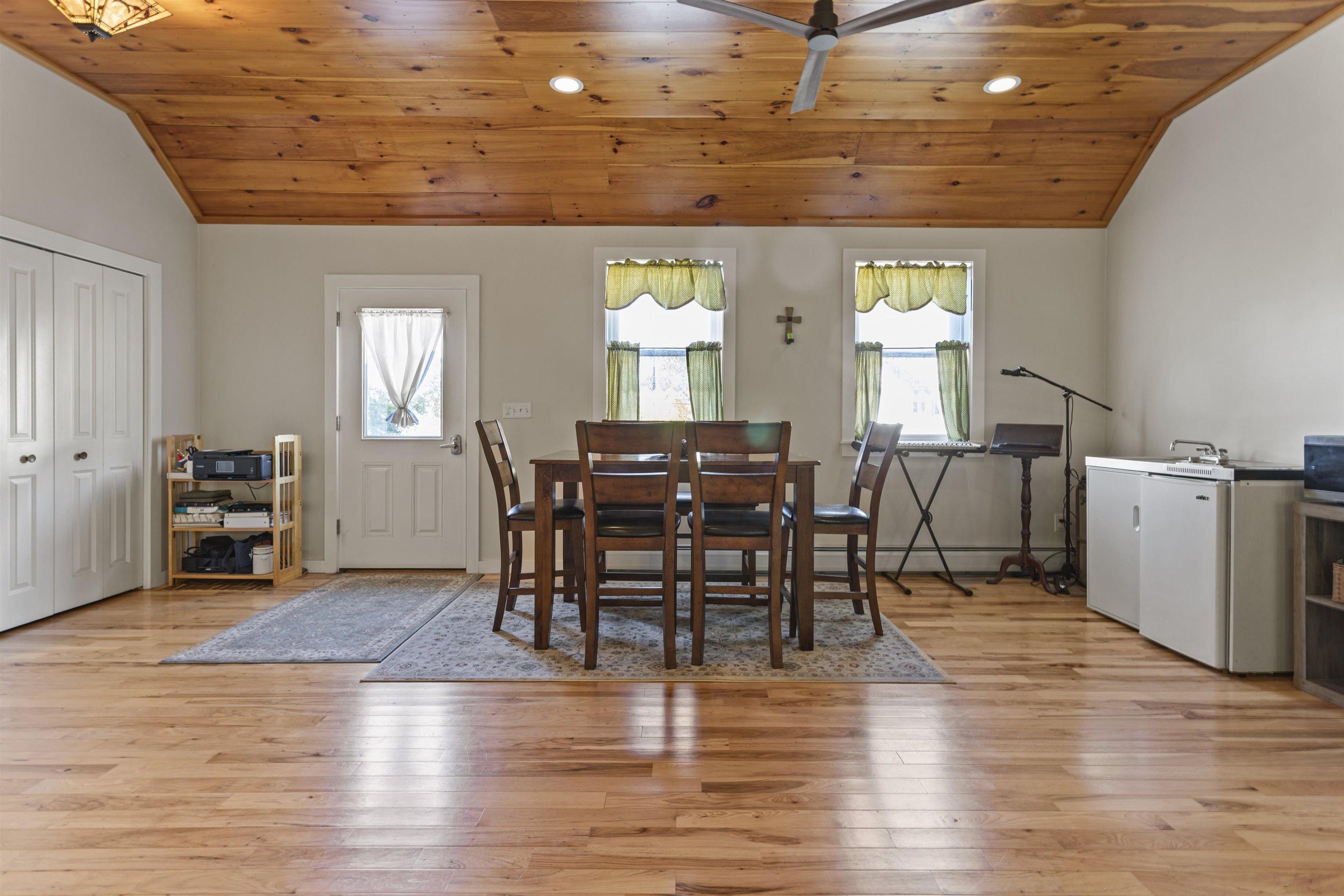 Image 4: Kitchen Dinning area - AUD