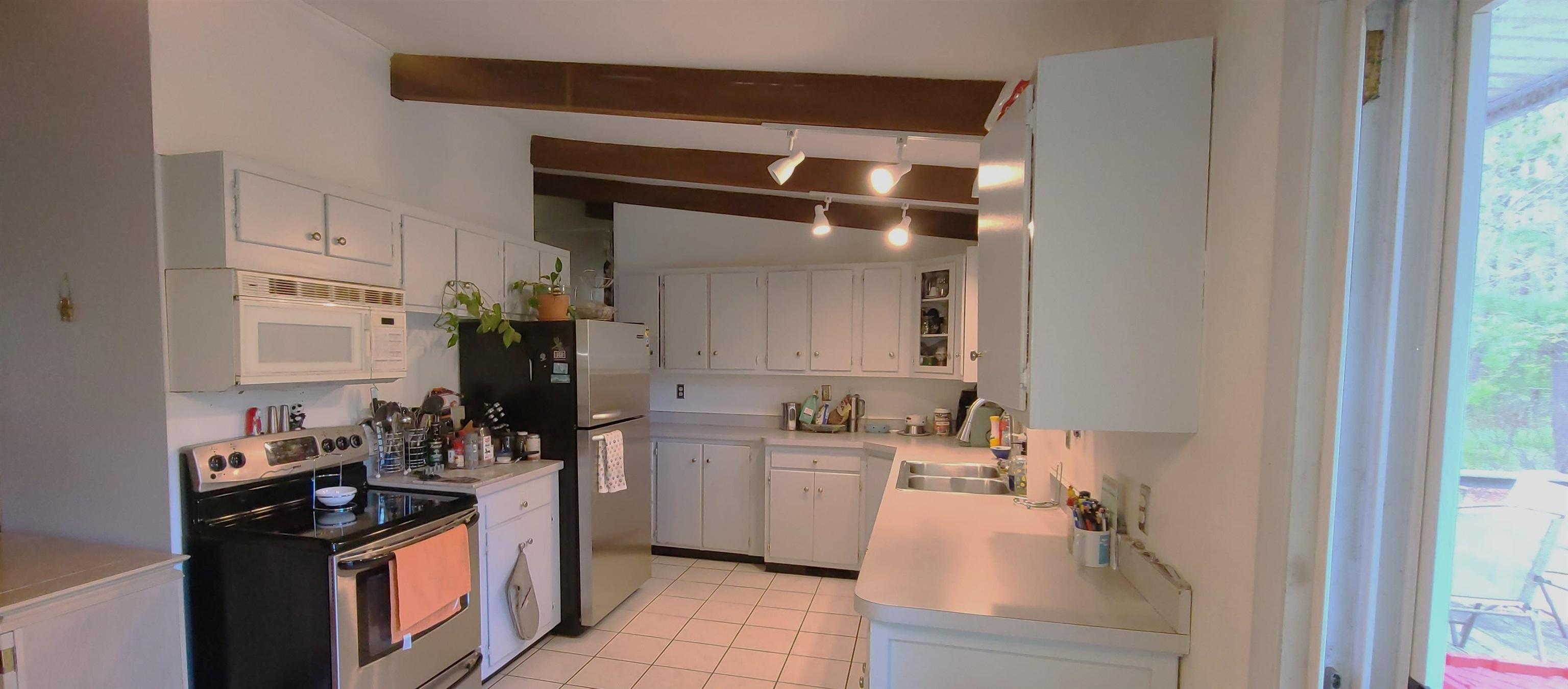 Image 3: Plenty of counter space Image 3: Plenty of counter space