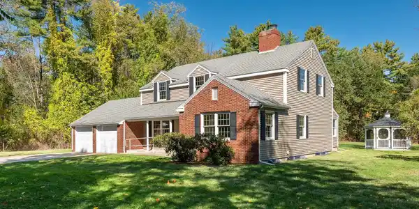 25 Emerson Road