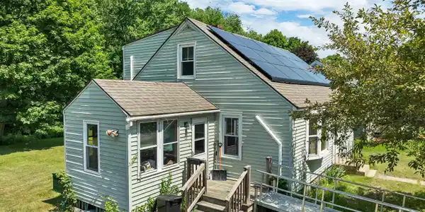 20 Maplecrest Street