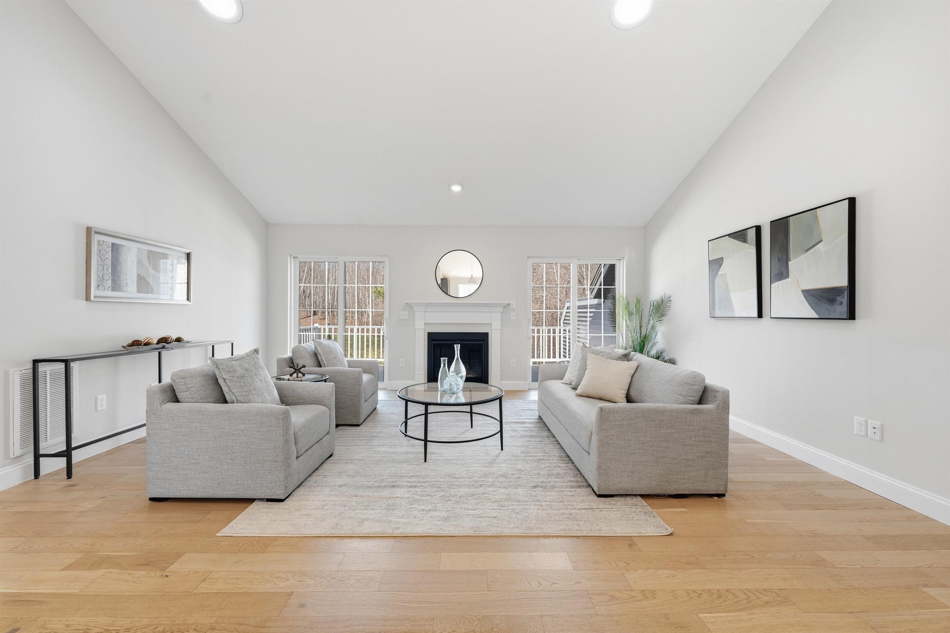 Image 3: Living Room