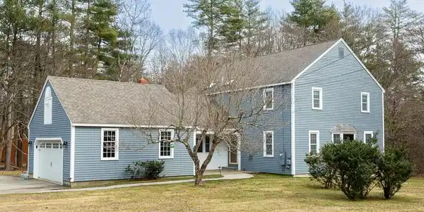 8 Falls Way
