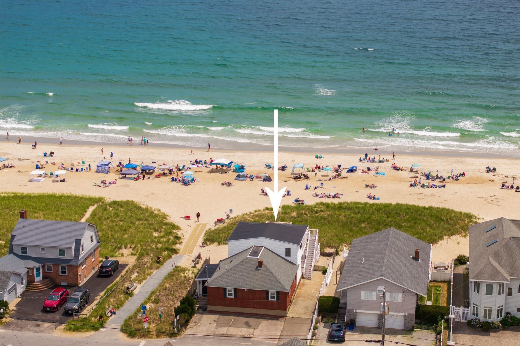 Image 3: Direct Sandy Beachfront Location