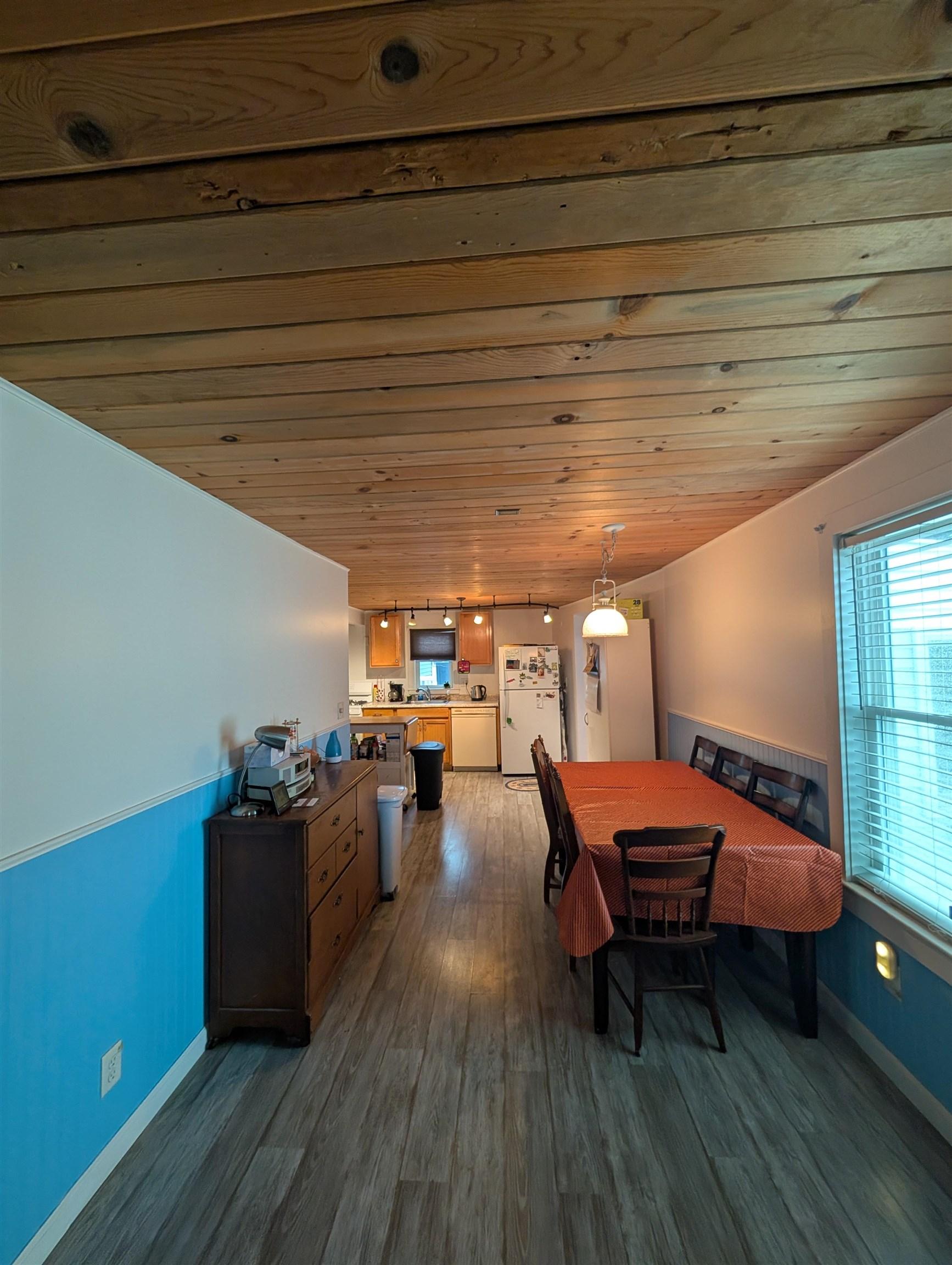 Image 4: dining area