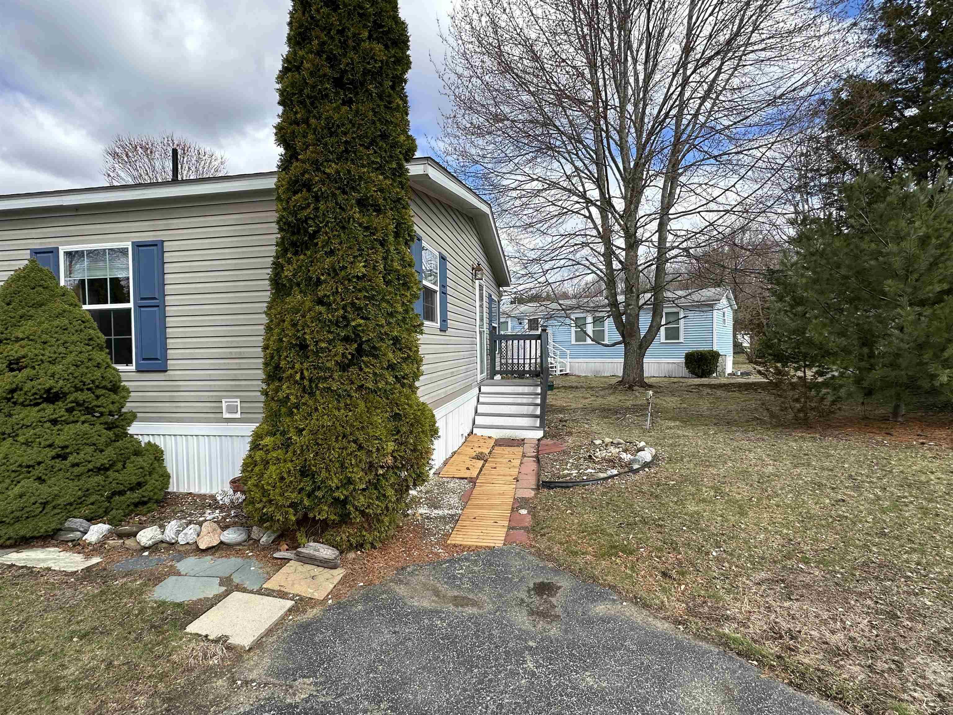 Image 3: Side Porch Entry