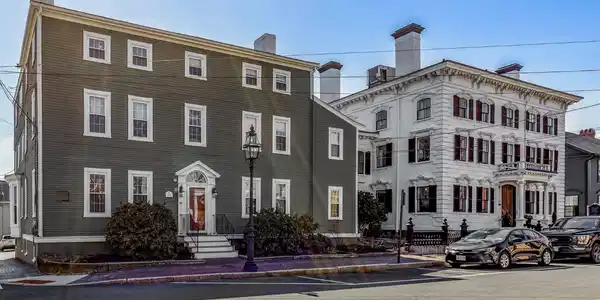 98 Court Street