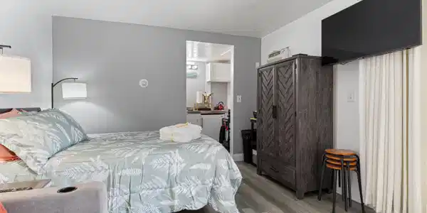 933 Ocean Boulevard