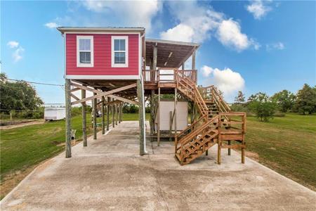 5212 DELACROIX Highway
