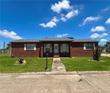121 PORCHE Lane