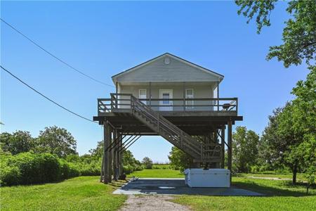4509 DELACROIX Highway