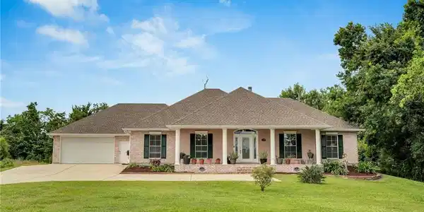 Image 2: Covered front porch with additional driveway and l