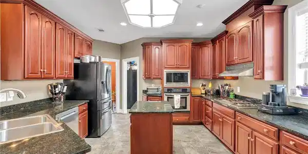 Image 4: Large kitchen for entertaining or family gathering