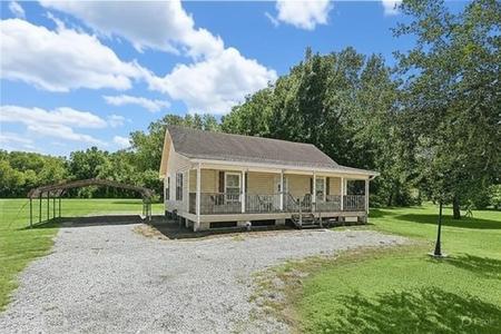 1558 BAYOU Road