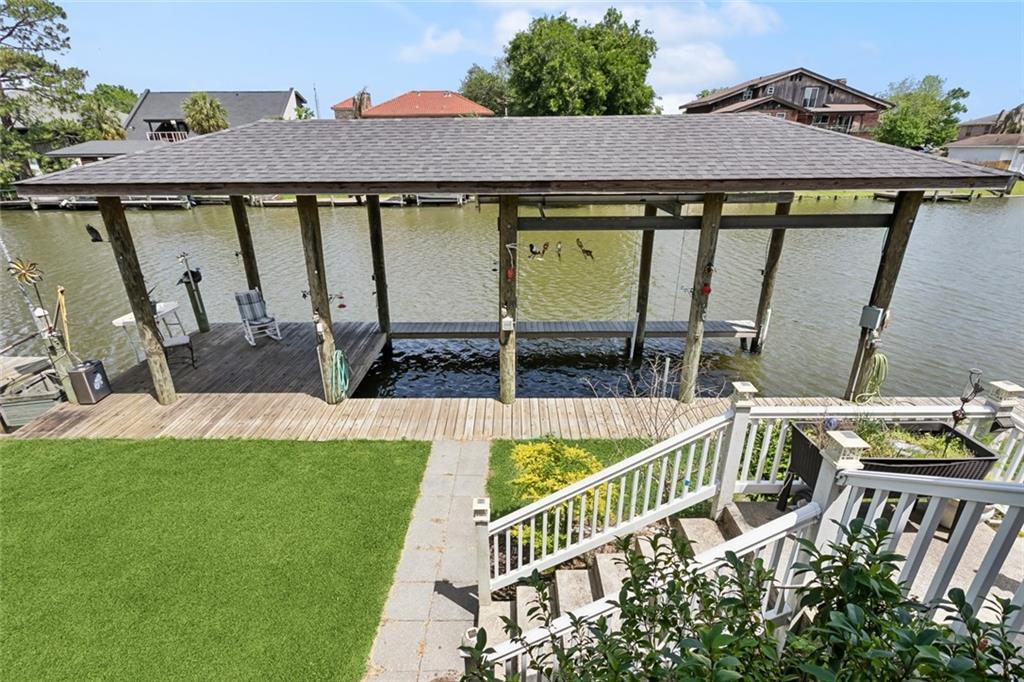 Image 3: BOAT HOUSE