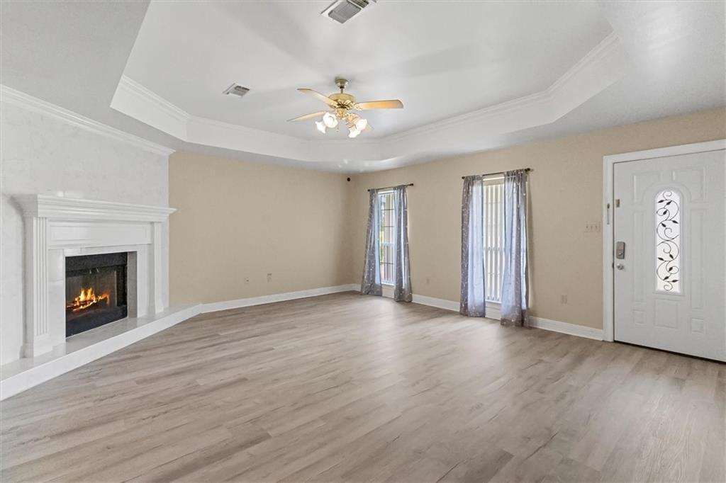 Image 4: Tray ceiling