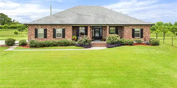 180 PELICAN Place