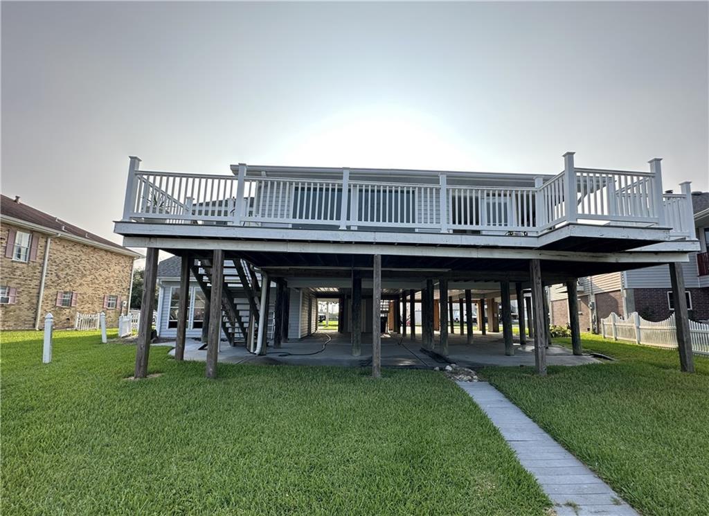 Image 3: Standing by the bayou lookin at the back of the ho