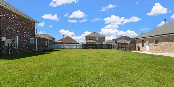 Image 2: Double lot for boat parking and a pool!