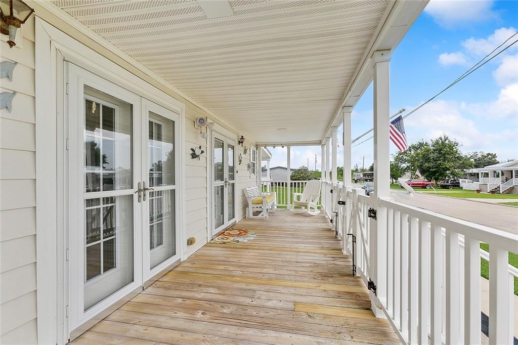 Image 4: Porch.