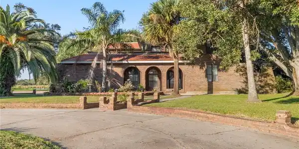 3910 JEAN LAFITTE Boulevard