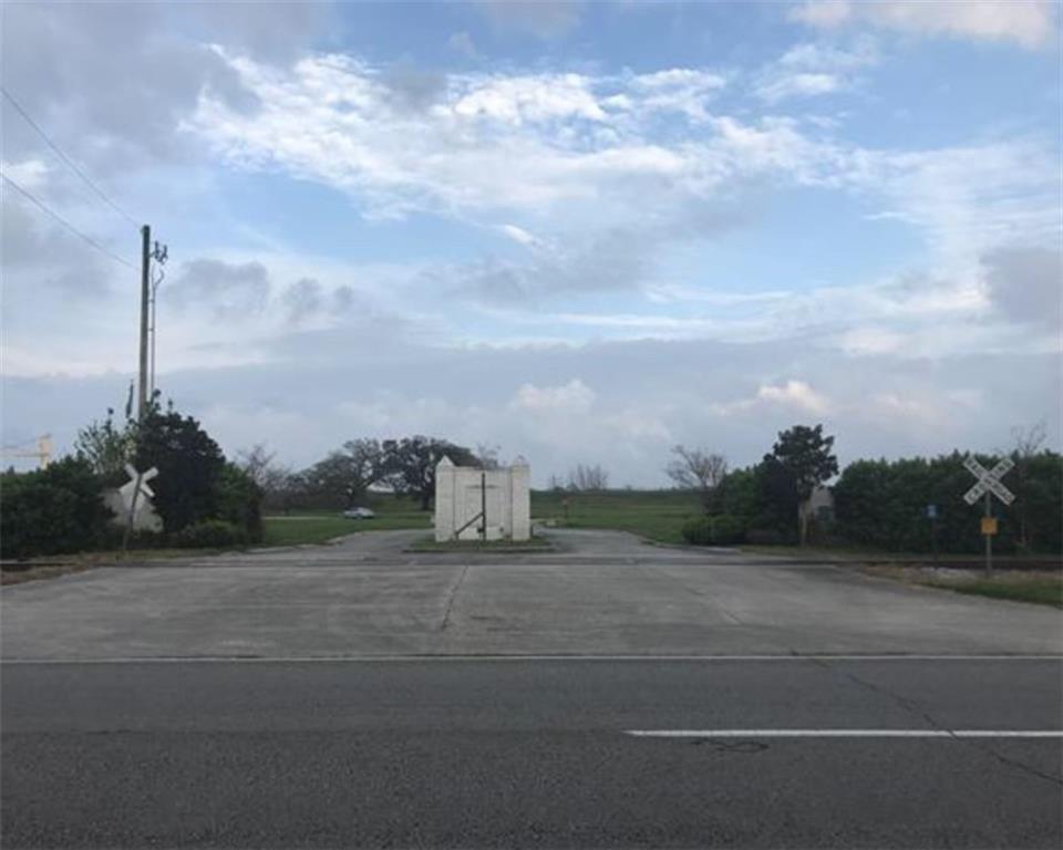 Image 1: Front Entrance Idlewind Estates