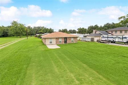 3005-B BAYOU Road