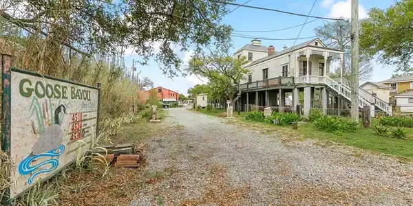 Image 2: Goose Bayou - Bayou des Oies Sign and driveway ent