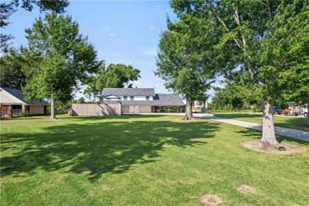 3918 BENTON Drive