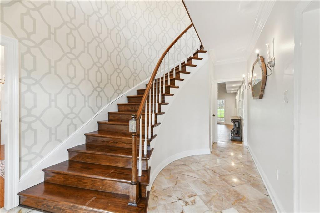 Image 3: Foyer