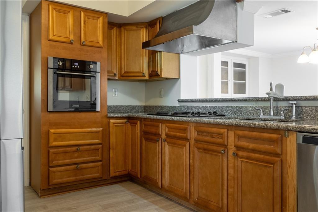 Image 3: KITCHEN