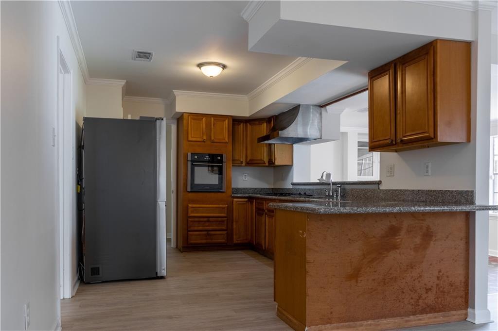 Image 4: KITCHEN VIEW 2