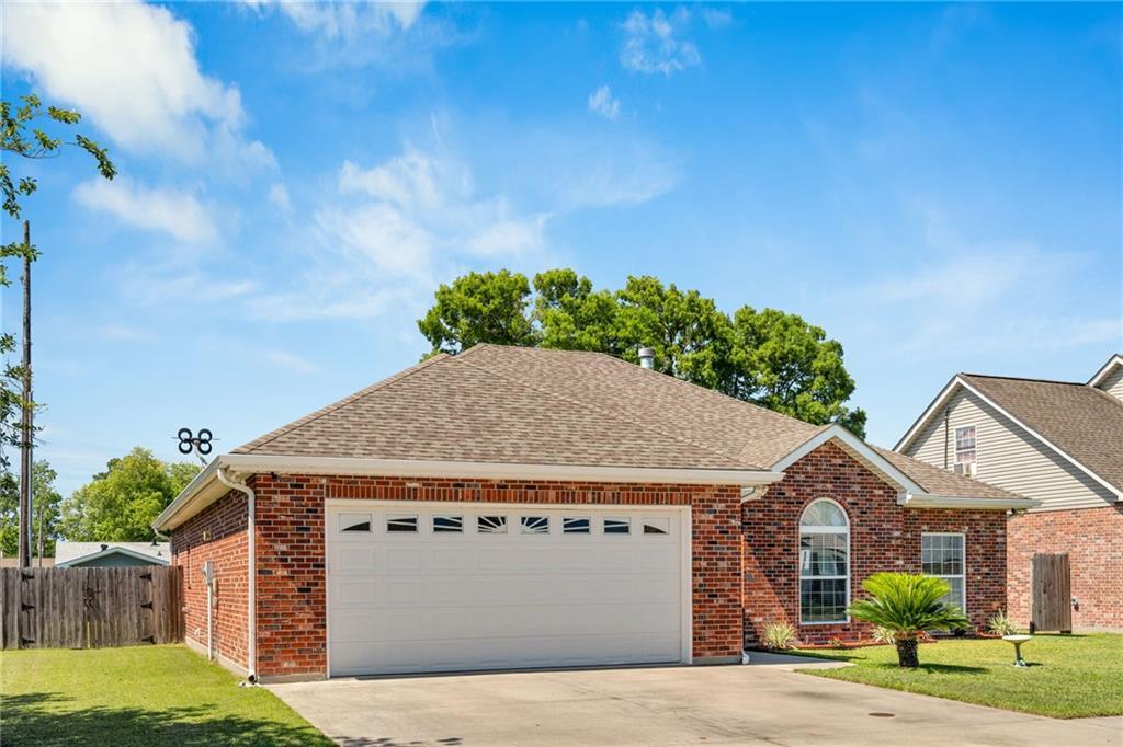 Image 3: Double car garage
