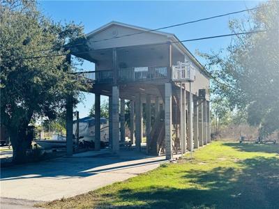 5543 DELACROIX Highway