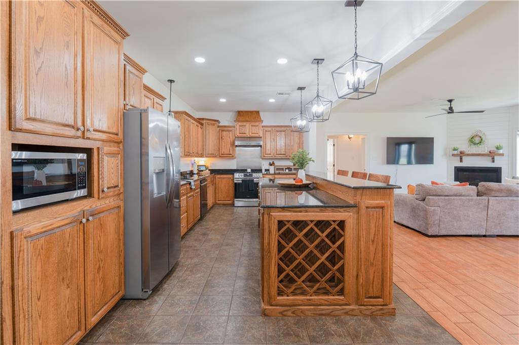 Image 3: kitchen
