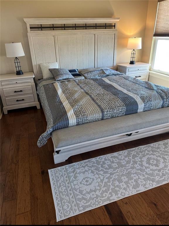 Image 4: Main Bedroom