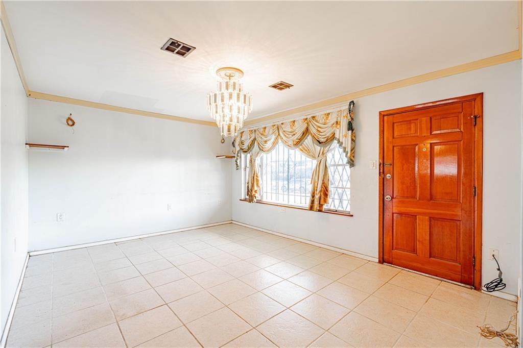 Image 3: Livingroom