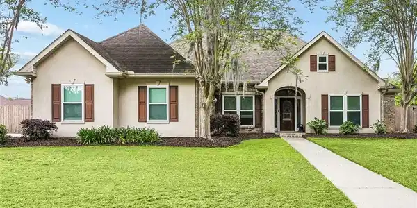 150 RIVERBEND Drive