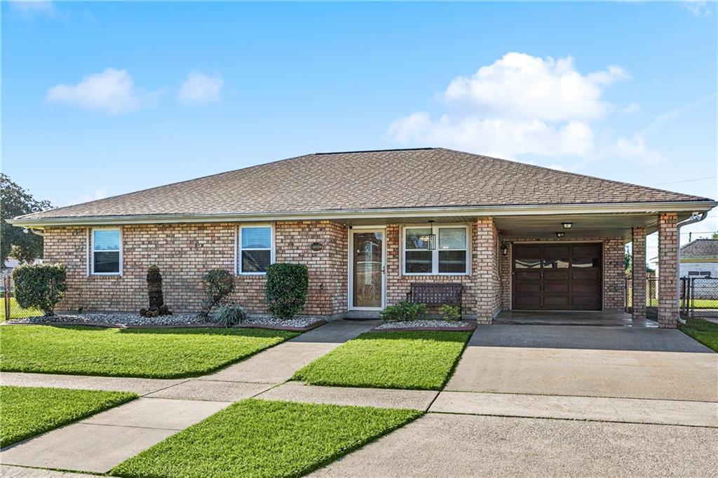 Image 2: Home sweet home! Gorgeous curb appeal, front porch