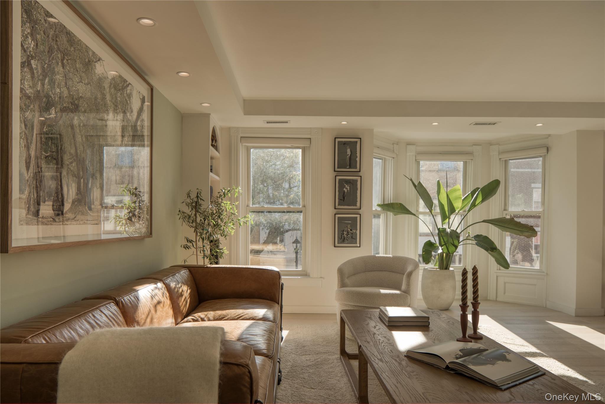 Image 2: Living Room Image 2: Living Room