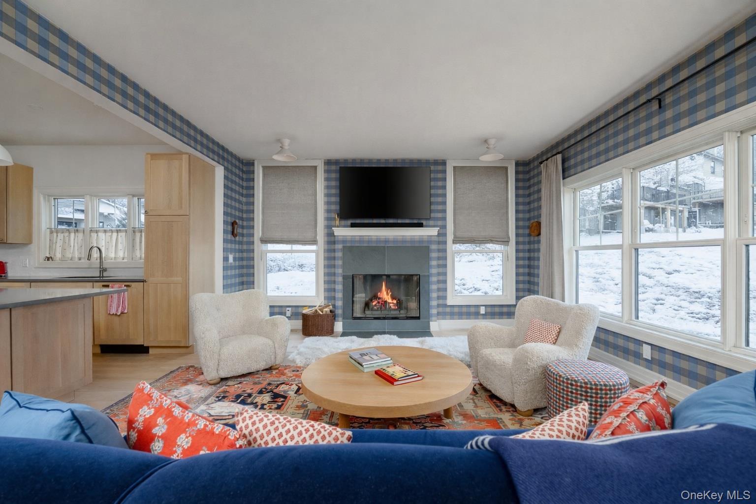 Image 4: Living Room Image 4: Living Room