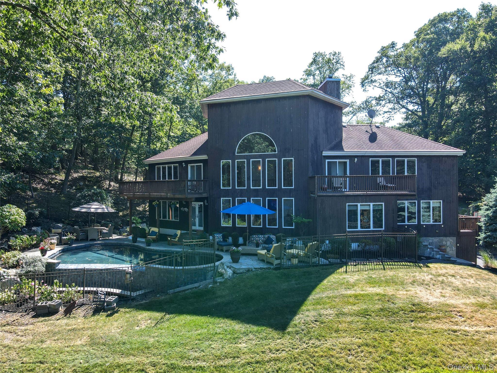 Image 2: Back of Structure