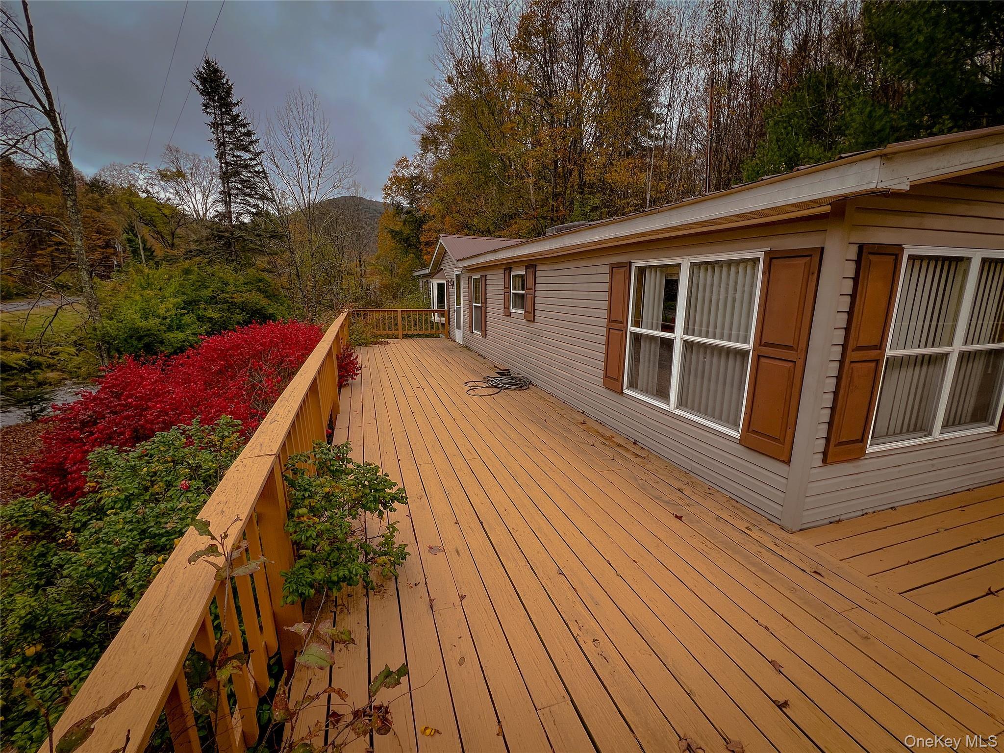 Image 3: Deck Image 3: Deck