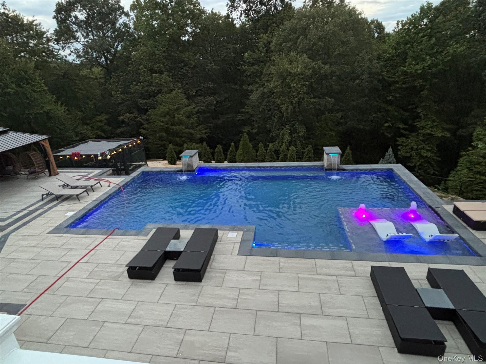Image 2: Pool Image 2: Pool
