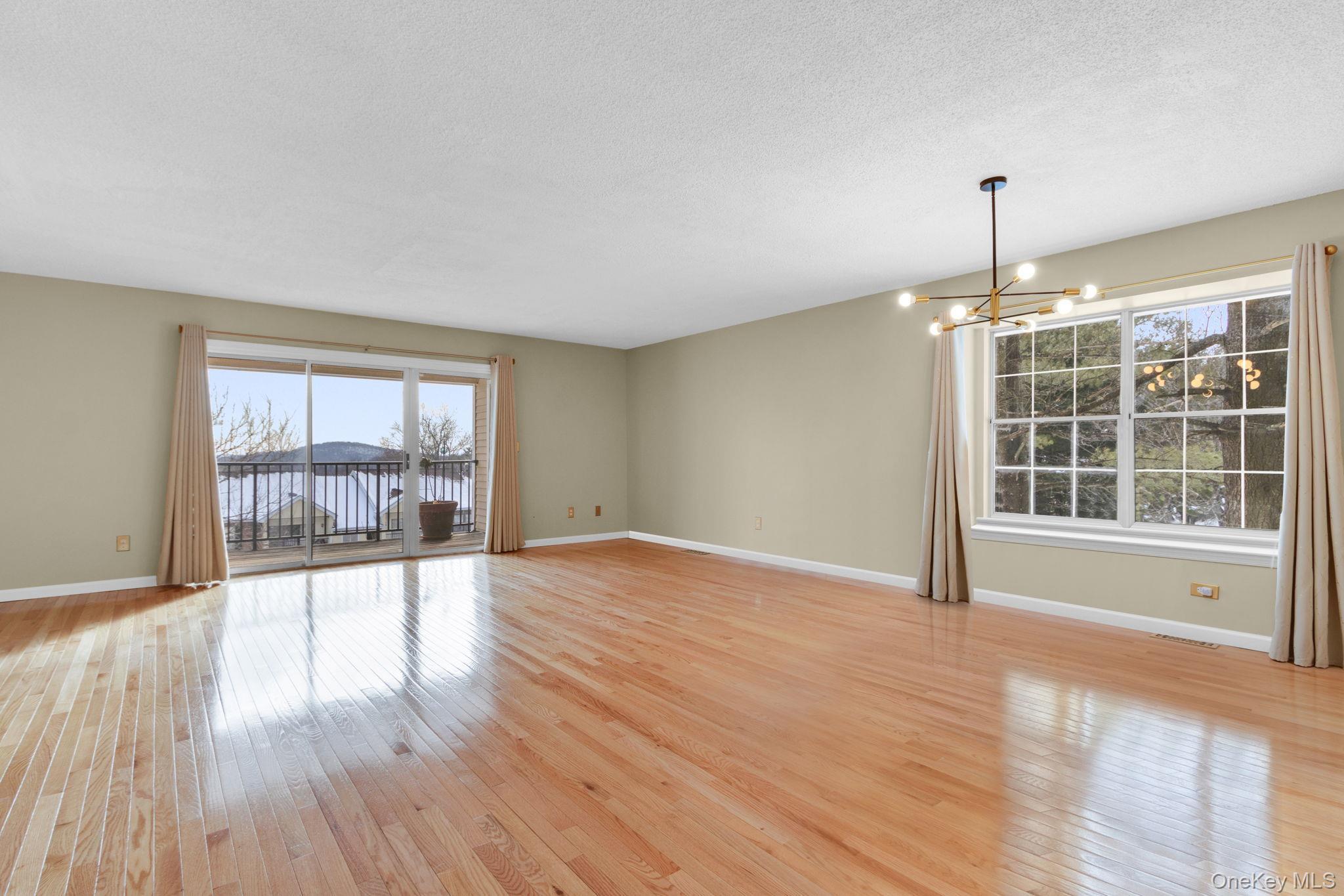 Image 4: Living Room Image 4: Living Room