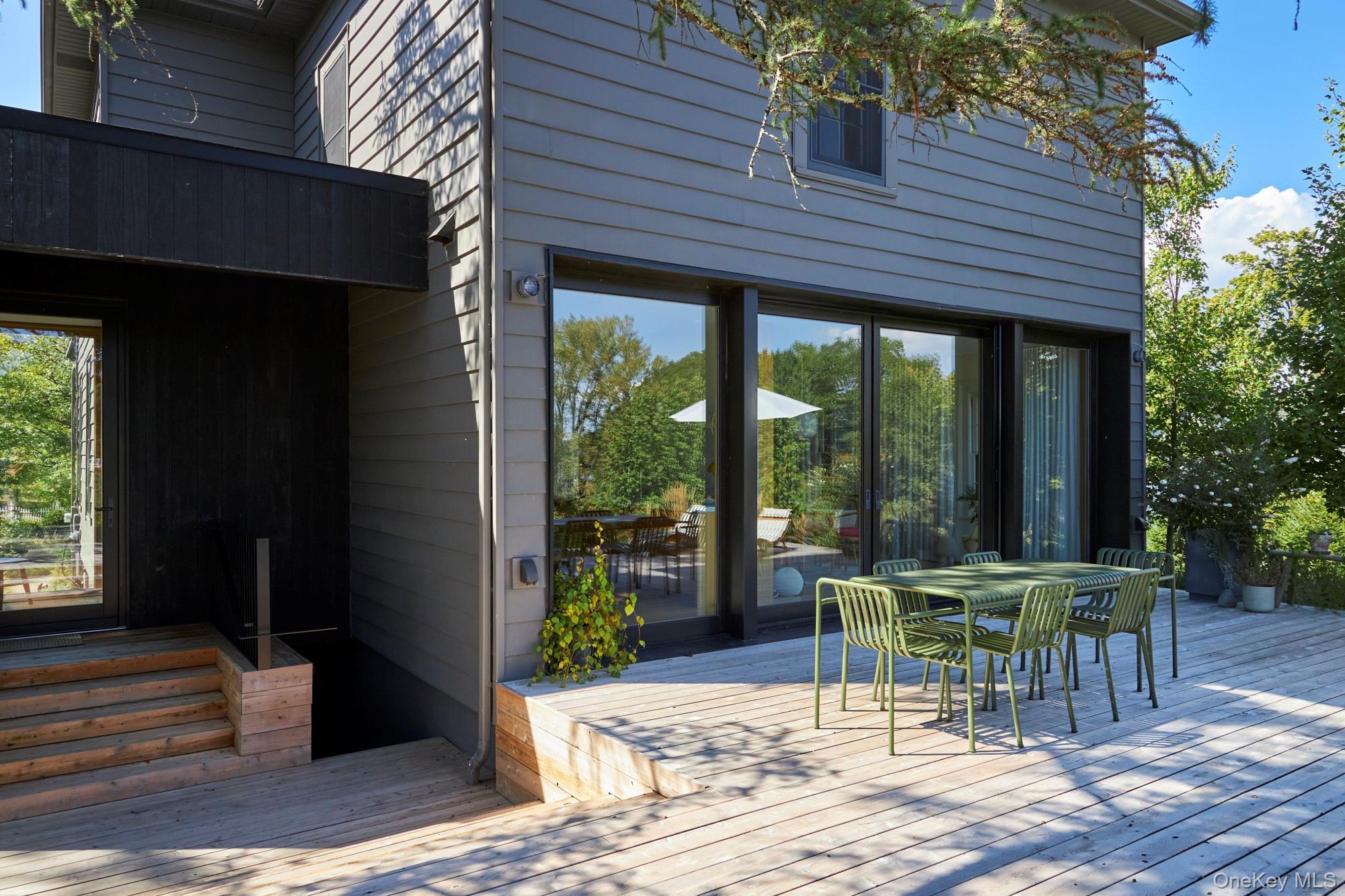 Image 2: Deck Image 2: Deck