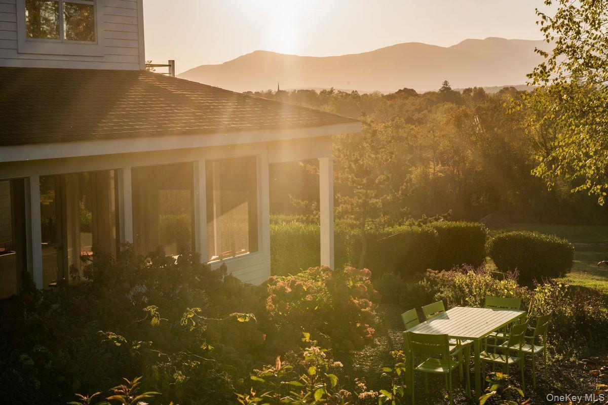 Image 3: Side of Structure Image 3: Side of Structure