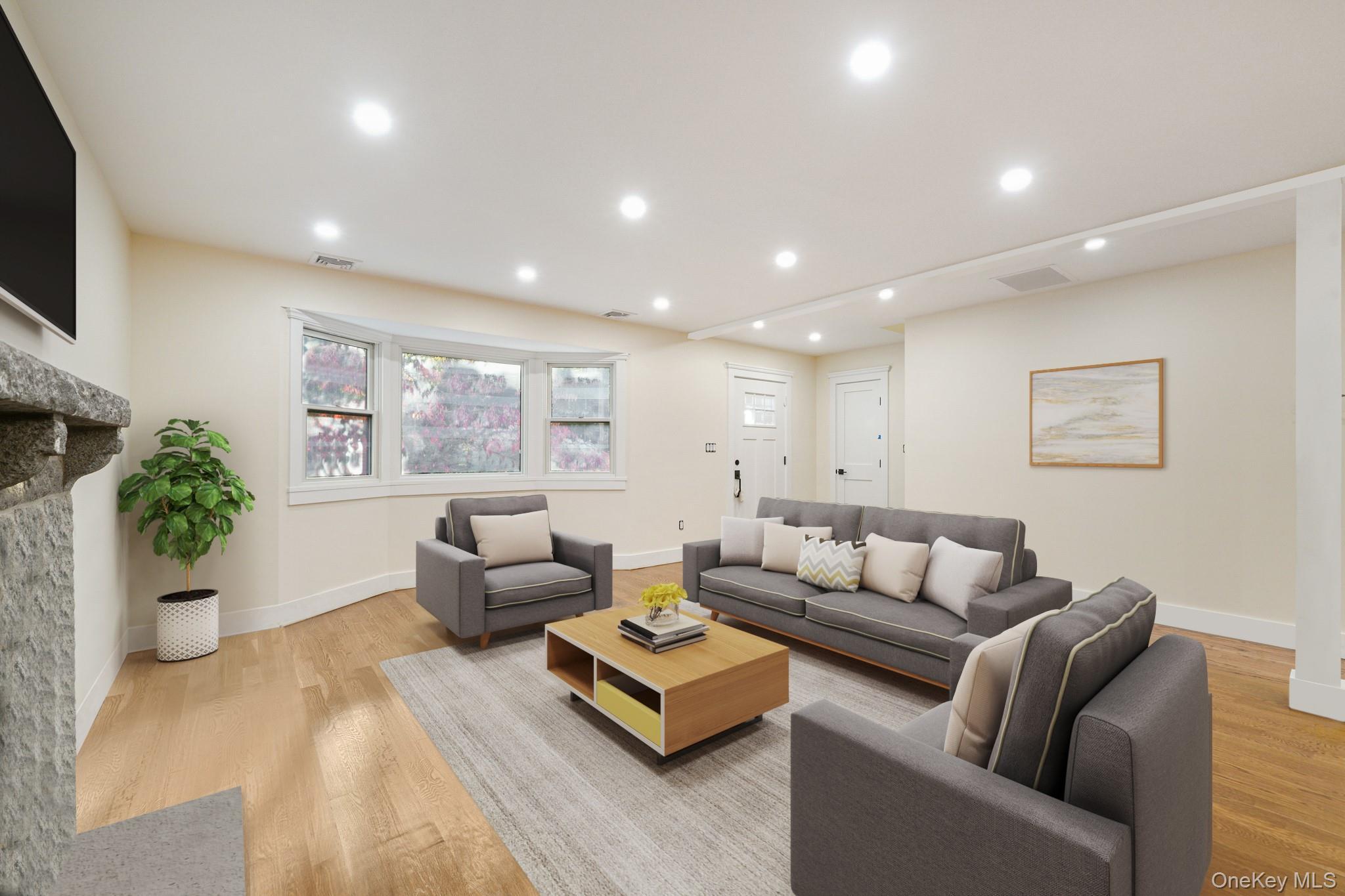 Image 3: Living Room