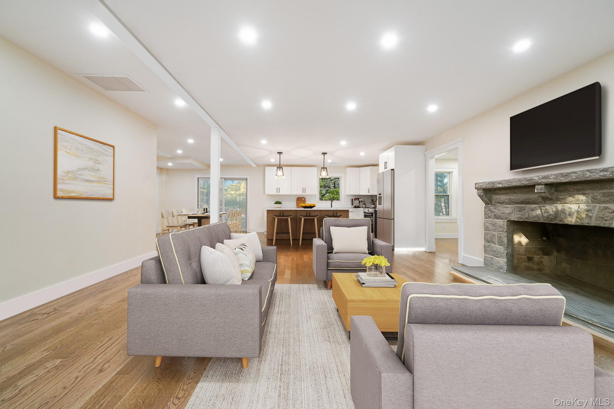 Image 4: Living Room